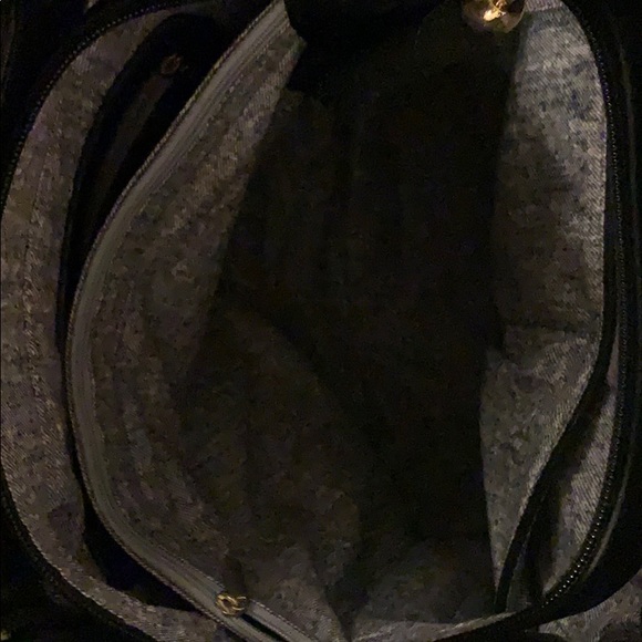 Black and Gold Handbag - Picture 4 of 4